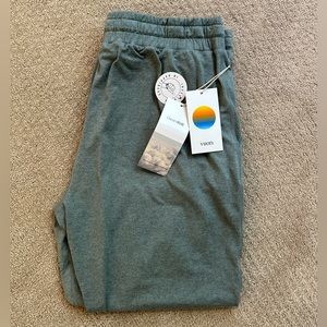 Vuori Performance Jogger New With Tags Size Large color .Stormy Heather